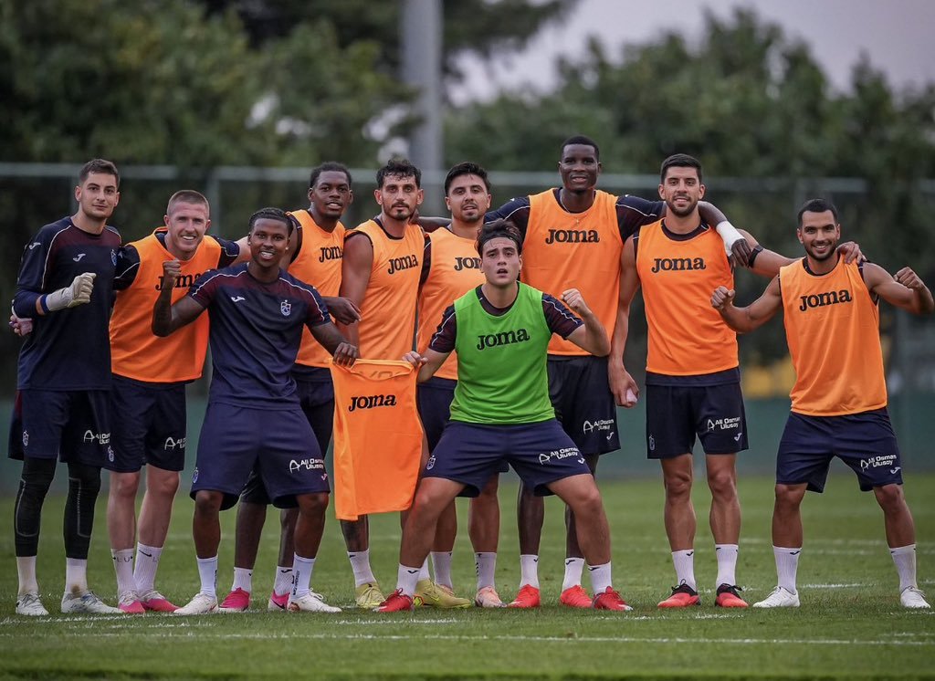 coach_jin53's tweet photo. Günün antrenman maçını kazananları. Karşıda salah bile olsa onuachusu olan kazanır. https://t.co/jubIa73iIe