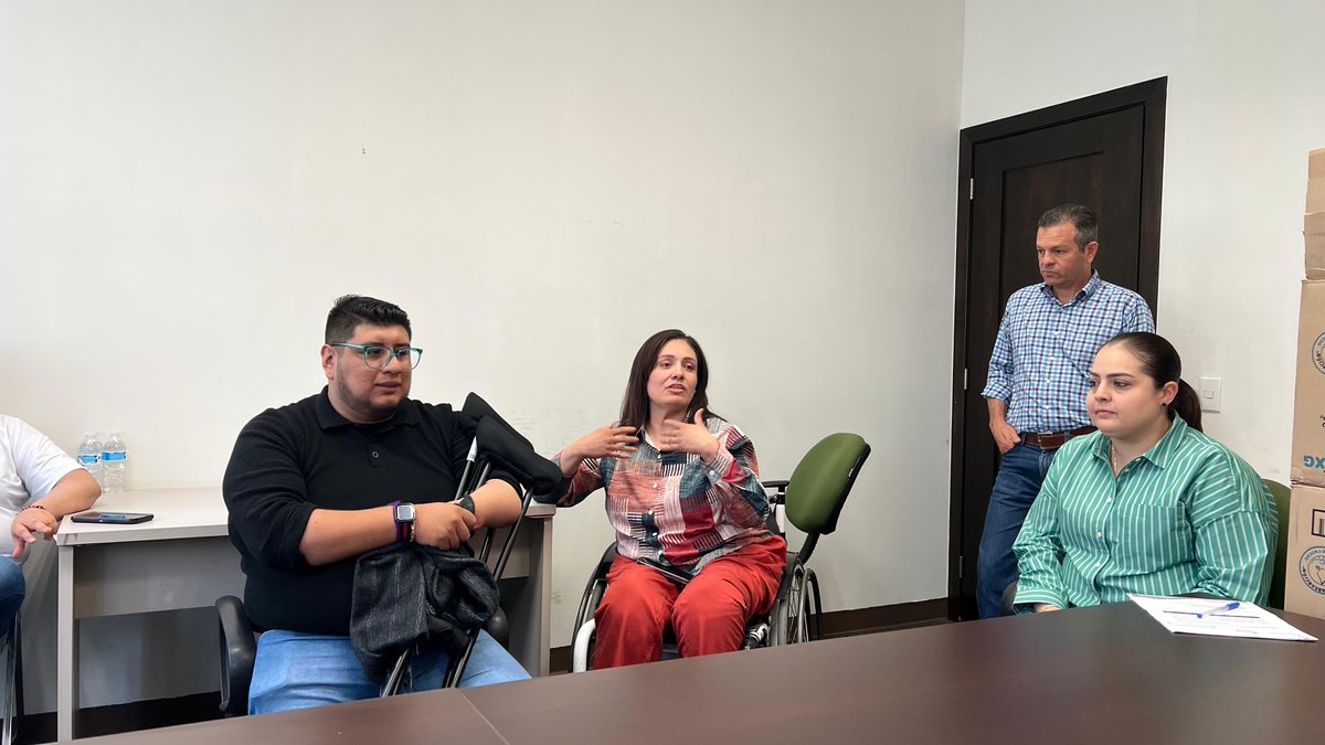 incluzac's tweet photo. 🔹| El día de hoy la titular del Incluzac, Míriam García sostuvo una reunión con trabajadores de contrato, de base sin sindicato y de confianza.

Durante el encuentro, se hizo el anuncio oficial del incremento salarial, gestionado por el Gobernador David Monreal Avila. https://t.co/zaBzfVhYlC