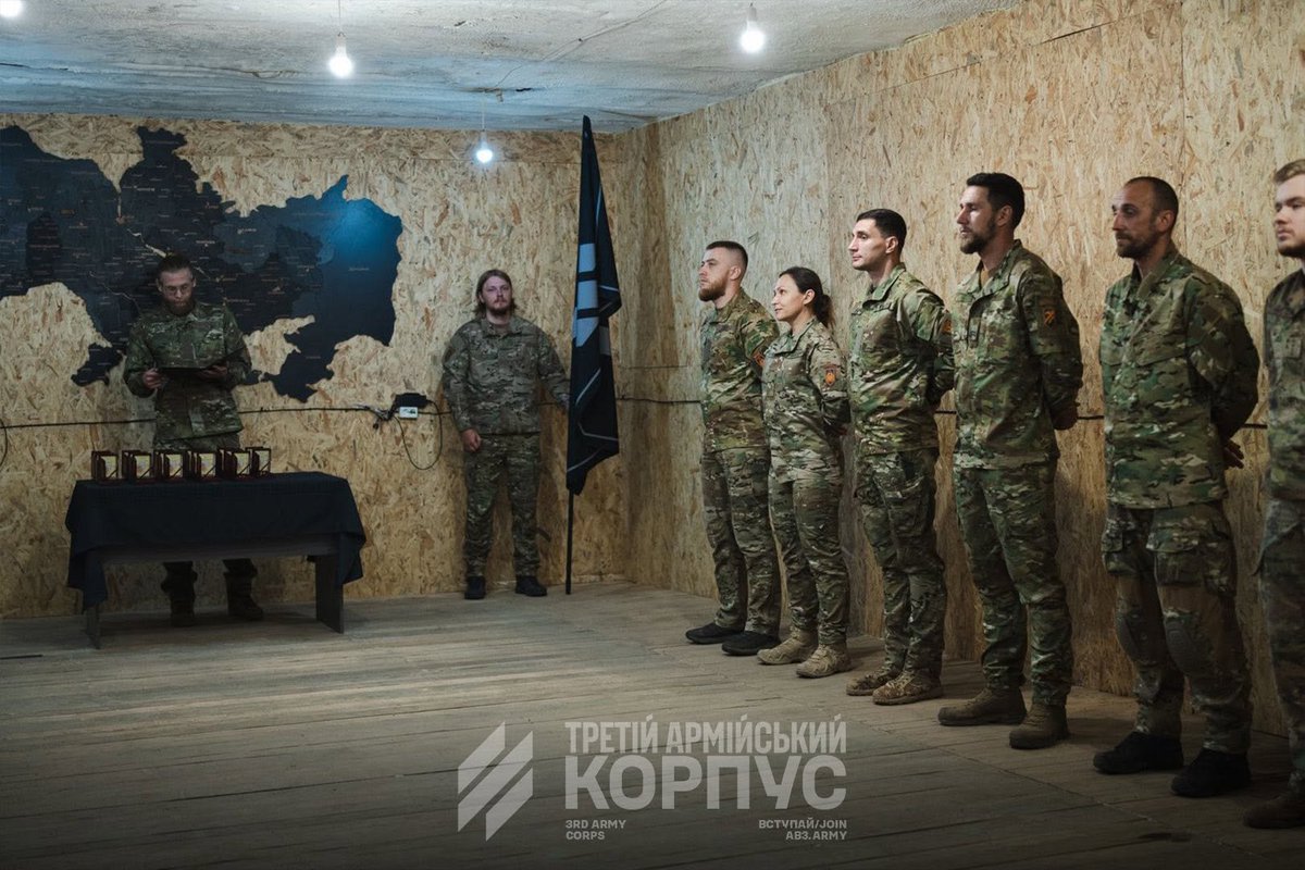 HavryshkoMarta's tweet photo. The 🇺🇦new Commander-in-Chief, General Yevhen Khmara, paid a visit and presented awards to soldiers of the Third Army Corps, commanded by Azov founder Andriy Biletsky.

But never mind the medals for a moment — take a good look at the wall!
Hanging there is a map of the so-called “Greater Ukraine”: an imperial fantasy associated with Azov circles and built on the territorial visions of OUN ideologues.

One has to wonder what Ukraine’s NATO partners make of this rather curious piece of wall décor — particularly Poland and Romania, as well as Moldova, whose territories are conveniently incorporated into this “Greater Ukraine” project.

Is this part of the package European taxpayers are funding too?