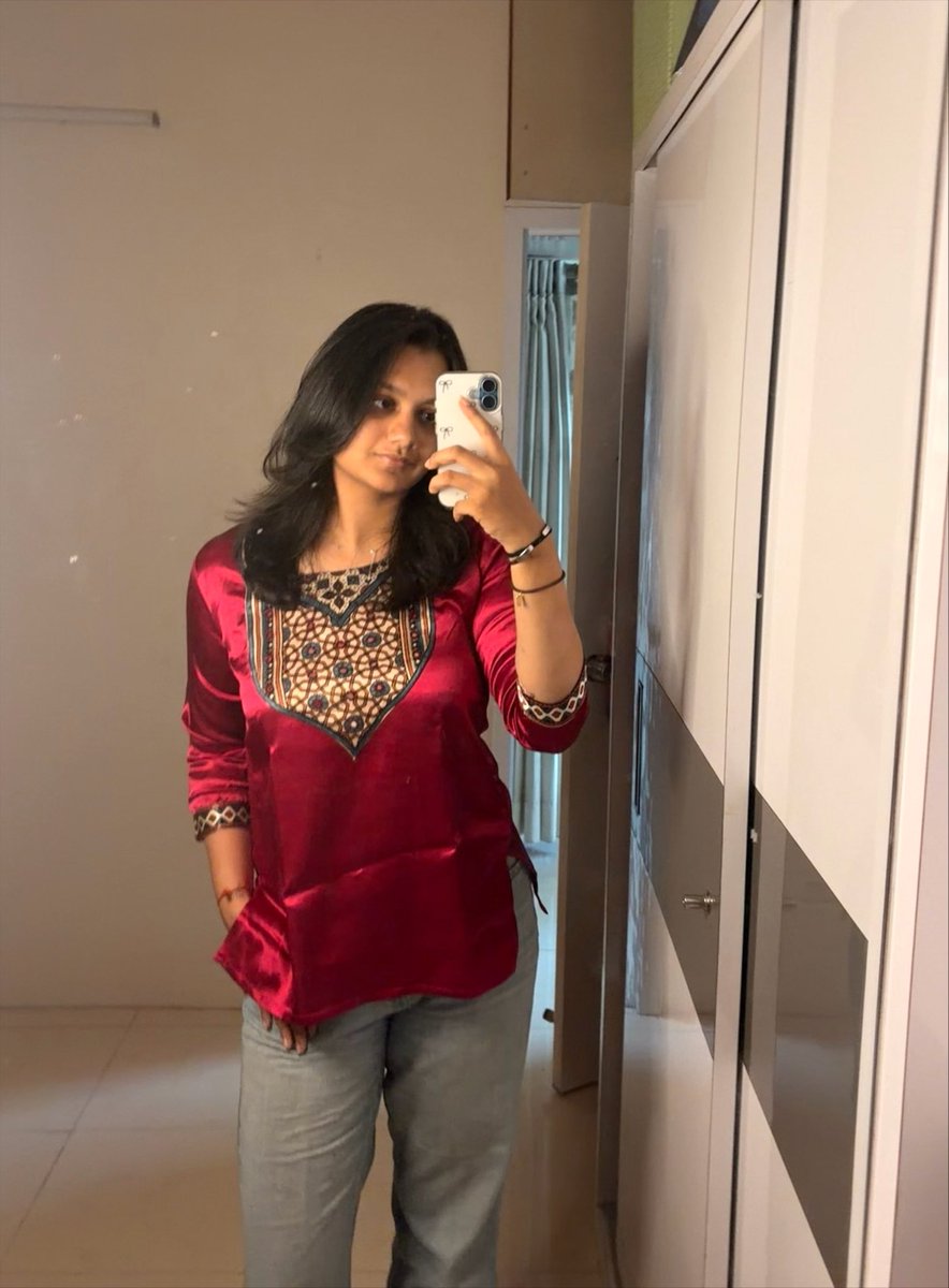 Siddhimahi's tweet photo. 10/100

grateful for
-feeling better than yest health wise
-spending the whole day in office wo feeling tired
-eating right
-friends making me realise good things about myself 
-reaching home safely https://t.co/KUNyXVNbmM