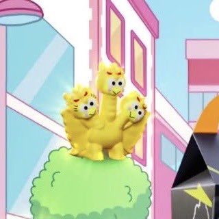 Mr_goji54's tweet photo. 🚨 New looks at the Happy Meal McDonald’s toys from the GODZILLA X HELLO KITTY collab https://t.co/T1pTSsnXSo