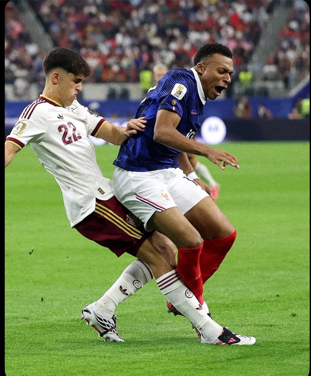 Culernews's tweet photo. Ninguém foi melhor que ele!

Cubarsí na Copa do Mundo foi BIZARRO 🤯 https://t.co/facF9NenPe