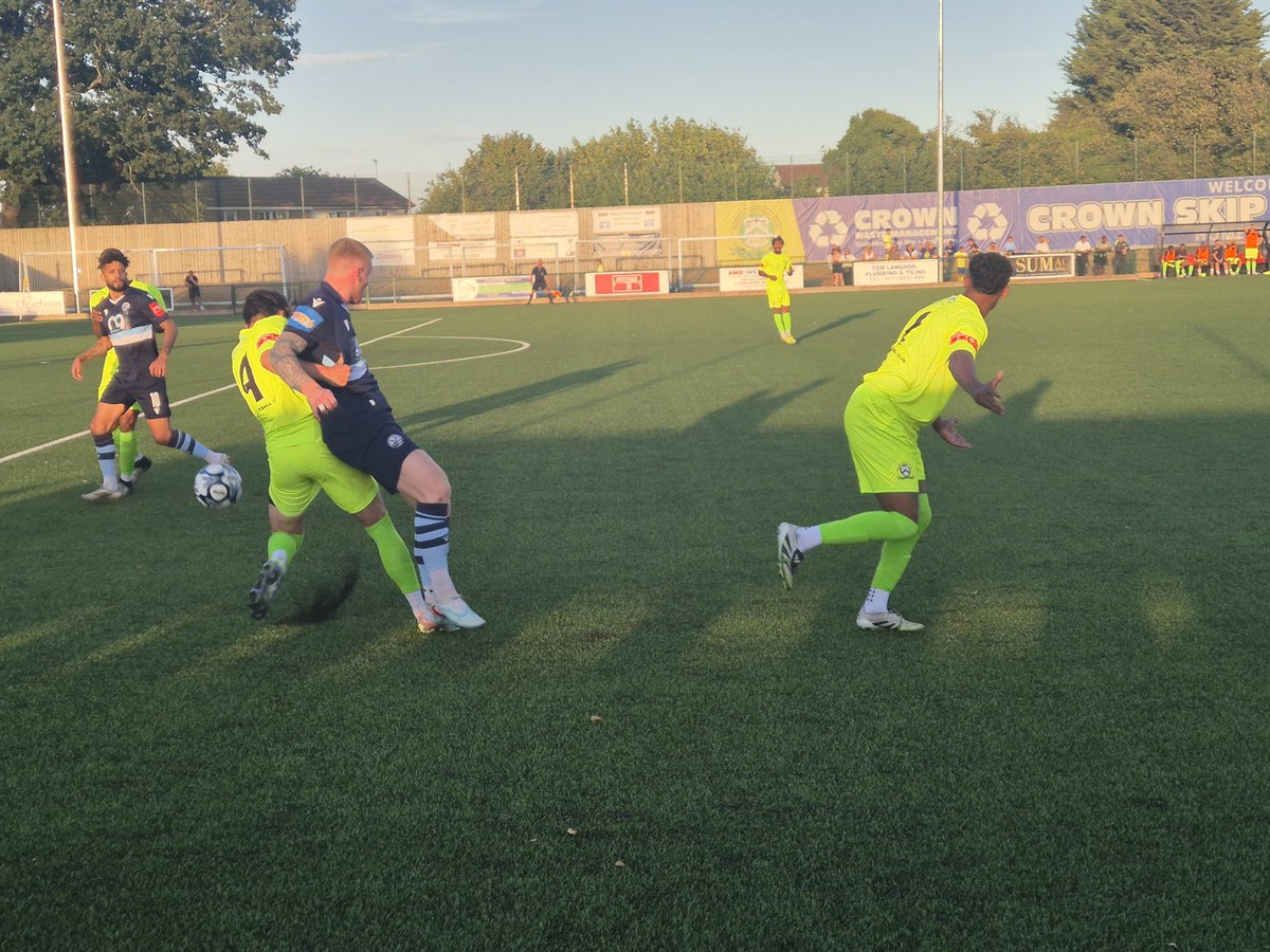 Nickthebee36's tweet photo. @BarwellFC1992 v @AFCRD for some Monday night NPL Midlands action. A decent hard fought match with both teams looking for the win. An early lead for the hosts was cancelled out just before half time. Plenty of chances 2nd half but score remained 1-1, crowd of 387 @NonLeagueCrowd https://t.co/uzIZNRqI3U