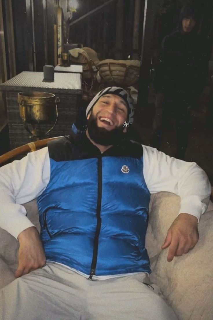 Cqt_juh's tweet photo. Uma das coisas que me encantam no Khamzat é que ele é estiloso para caralho, o mano é um real Gangsta 
🔥 https://t.co/5UIUS1HvKO