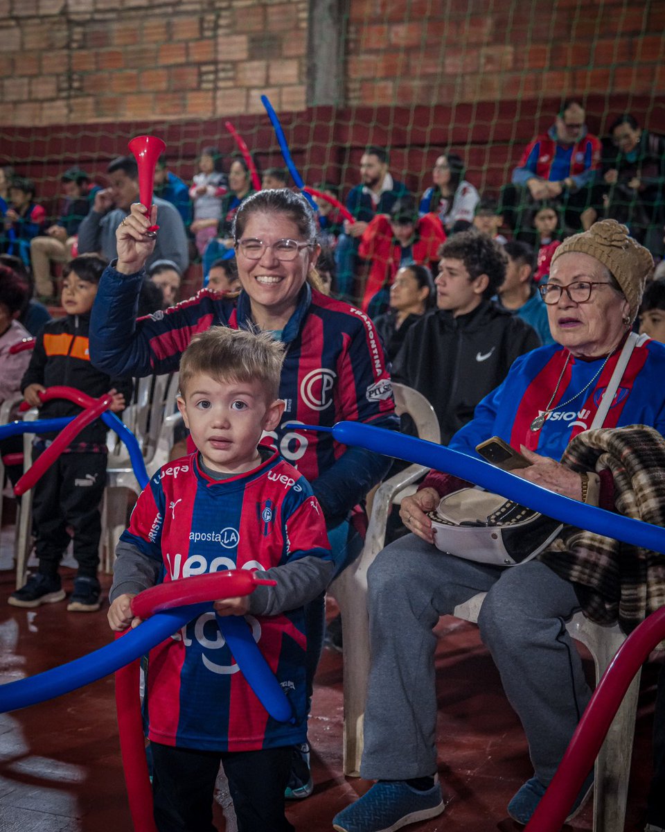 CerroFutsalFIFA's tweet photo. 📸 Postales de la Inauguración Oficial de la nueva Sede de Cerro Porteño Futsal en Villa Elisa 🔵🔴 https://t.co/G01IhpZhX1