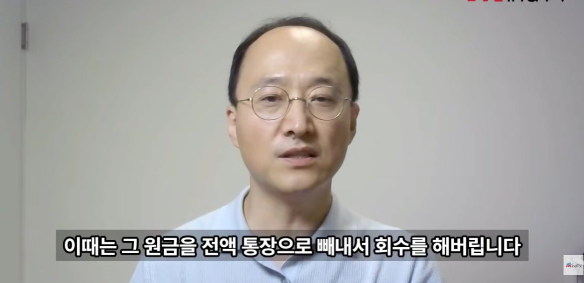 donbaek2's tweet photo. 주식으로 돈 번 사람의 특징 5가지(진짜 틀린말없음)

투자자 성향별로 나눠본
주식으로 돈 번 사람들의 다섯 가지 유형 봤음
바로 정리해봄

1. 폭락 기다렸다가 지수 ETF 사는 유형
평소엔 차트도 안 보고 유튜버 추천 종목도 안 보고, 
돈을 예금이나 단기채권에 넣어둔다고 함
증시가 폭락하고 뉴스에서 곡소리 날 때 코덱스200, S&P500 같은 지수 ETF를 매수하는데
기업 분석도 재무제표도 안 보고 스트레스 없이 
시장만 따라가는 게 장점이지만
몇 년씩 매수 없이 기다려야 할 때도 있어서 
인내심이 관건임

2. 배당 우량주를 정립식으로 모으는 유형
평소 꾸준히 배당 우량주를 사 모으고, 
떨어질 때마다 있는 현금으로 더 사 모은다고 함
배당수익률 5~6% 정도를 챙기면서 
당장 쓸 일 없으면 배당금은 전부 재투자하는데
기업·���트 분석 없이 몇 개 종목을 딱 
정해두고 꾸준히 모으는 차분한 스타일

3. 평단가 영원히 만드는 전략을 쓰는 유형
삼성전자, 하이닉스, 현대차 같은 
국내 우량주를 80%는 투자, 
20%는 현금으로 갖고 있다고 함
���가가 오르면 일부 팔아 수익을 확정하고, 
꺾이면 추가 매수하는 파동 매매를 
수십 번 반복하다가
누적 수익금이 원금과 같아지는 시점에 
원금 전액을 회수해버려서
남은 주식은 수익금으로만 이뤄진 사실상 
평단가 0원 상태가 된다는 것
타이밍 맞추기가 어렵고 중간에 팔아서 수익률이 상
대적으로 낮아지는 스트레스도 감당해야 한다는 것
 
4.소외된 경기순환주를 사는 유형
AI·반도체처럼 사람들이 몰리는 종목엔 관심 없고
금융주, 조선주처럼 사이클이 있는데 
관심 떨어진 종목을 조용히 담으며 기다린다고 함
그 사이클이 다시 올라올 때 
수익을 챙기는 스타일이라는 것

5. 앞으로 오를 성장주를 찾는 유형
AI, 로봇, 바이오처럼 몇 배, 
열 배 오를 수 있는 종목을 공부해서 찾는 방법이라고 함
한 번만 성공해도 대박을 낼 수 있는 방법이라는 것

결국 이 다섯 가지 중에 뭐가 
제일 ��은지는 의미 없는 질문인것 같음

각자의 처한 환경이 모두 다르기 때문에 각자의 
투자 성향에 맞는 방법을 찾아원칙대로 
투자하는게 가장 맞음