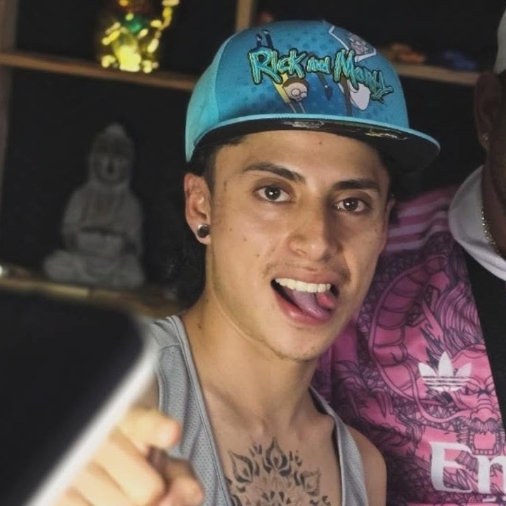 vichoguate's tweet photo. Identifican a hombre asesinado dentro de salón de tatuajes en zona 2 de Chimaltenango.

Se trata de Alex Mérida de 25 años. https://t.co/JTKDW45GBy
