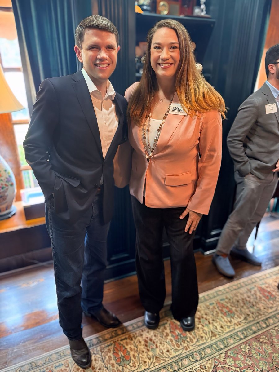 SaraForTexLege's tweet photo. Our next Senator from Texas. 💙

@jamestalarico https://t.co/hflNeT4xIc