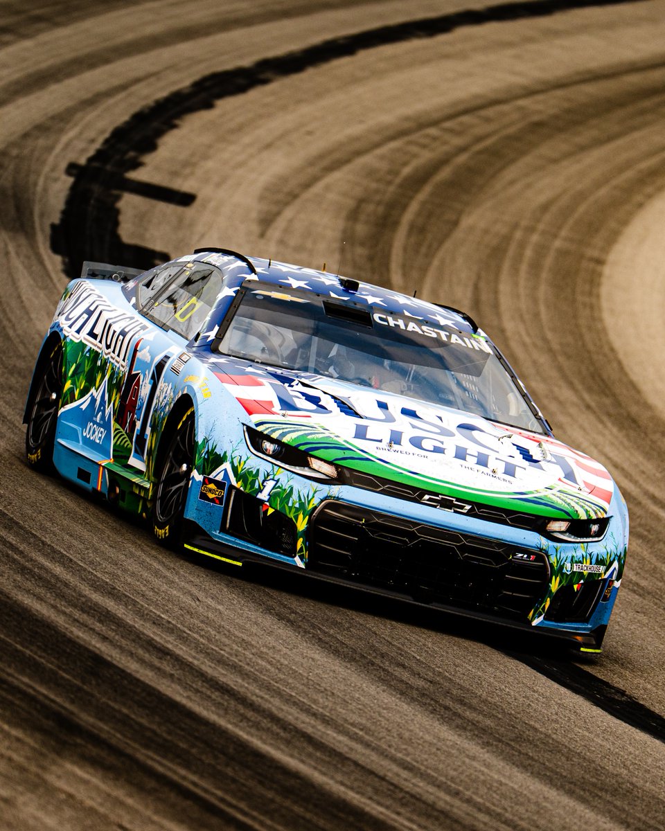 NASCAR's tweet photo. Keeping his Chase hopes alive.

@RossChastain gained 35 points to the cutline at @iowaspeedway and now sits 18th in the standings at -47. https://t.co/SbVrXxbtxy