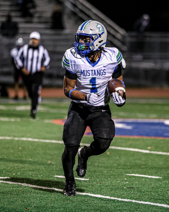 MillardNorthFB's tweet photo. Best uniforms in the game??? 🥶 Which combo from last year was the best?
rnj media 📸
#CodeBlue https://t.co/tbkPFhJSEK