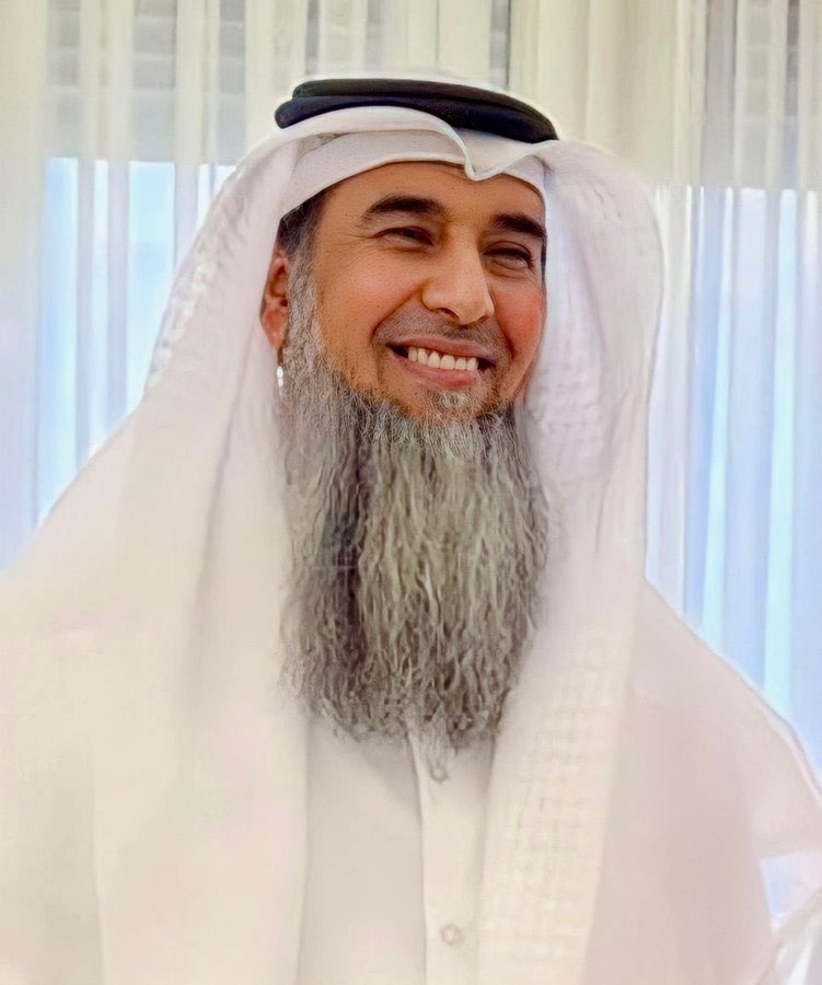 a_alsarii90's tweet photo. كان رجلاً طيباً للغاية ..
ذو علاقة قوية بالفُقراء والمُتعبين
كان كثير البُكاء على أحوال المسلمين 
كان يُطيل الدُعاء مُفصّلاً لهذه الأمة 
كم بكت عيناه على مأساة الشيشان
وفلسطين و سوريا  
الصوت الشجي والنفس الطيبة وحب الإسلام وأهله
هذا ماتركه لنا الشيخ #خالد_غريب_السعيدي لنذكره به 
فاللهم ارحم أبا ضاري رحمةً واسعة 
وارفع اللهم درجتهُ في عليين 💔