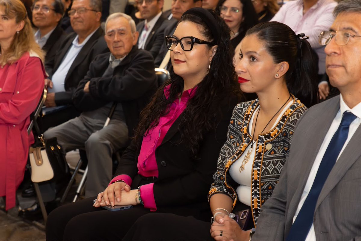 PJEdomex's tweet photo. En representación del Magistrado Héctor Macedo García, Presidente del Tribunal Superior de Justicia, la Magistrada Nancy Flores Mendoza, integrante del Tribunal de Disciplina Judicial y representante del Poder Judicial en el Comité Coordinador de la Secretaría Ejecutiva del Sistema Anticorrupción del Estado de México y Municipios SESAEMM asistió al Ciclo de Conferencias Voces Anticorrupción, un espacio de reflexión y análisis filosófico sobre los retos en torno a esta problemática.  

La jornada encabezada por Roberto Arturo Rodríguez Reyes, Encargado de la Dirección General del Instituto de Políticas Públicas del Estado de México IAPEM y Víctor Romero Maldonado, Secretario Técnico del Sistema Anticorrupción estatal, reunió a especialistas, personas servidoras públicos y académicos para compartir experiencias, difundir buenas prácticas y fortalecer la cultura de la transparencia, la rendición de cuentas y la integridad en el servicio público.

Durante los trabajos, Jaime Rodríguez Alva, Profesor e Investigador de la Universidad Uned impartió la conferencia “Ética, IA y Prevención de la Corrupción” y Ricardo Uvalle Berrones, Profesor Investigador de la Facultad de Ciencias Políticas y Sociales de la Universidad Nacional Autónoma de México, dictó la ponencia “Los costos económicos, políticos, administrativos y sociales de la corrupción”.