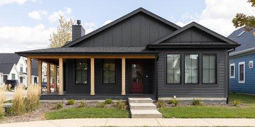 RemaxAnnette's tweet photo. One color is “a surefire way to get your neighbors to resent you.” https://t.co/4mSKbmQia1 https://t.co/a5ZTkBXfjd