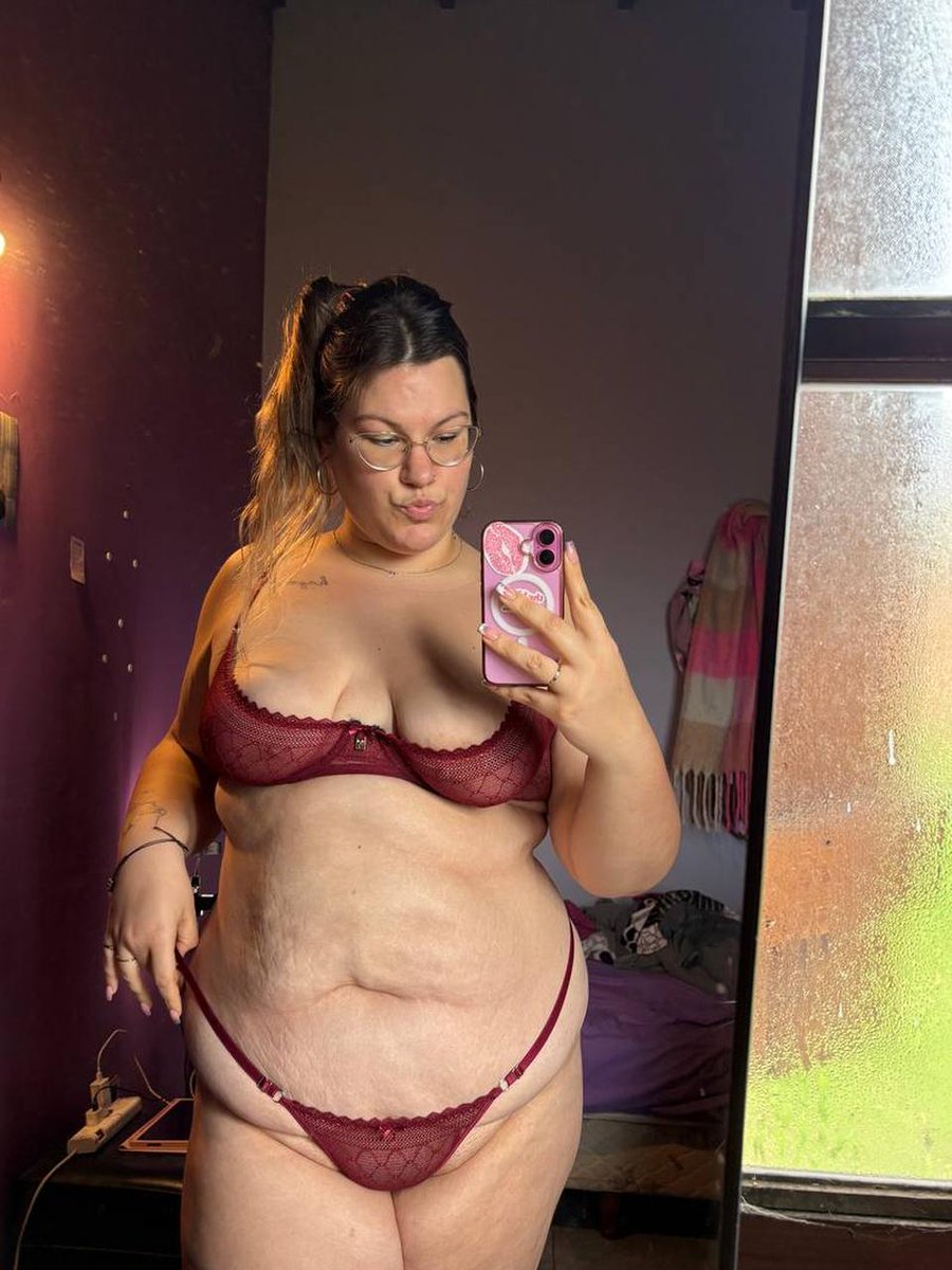 Solidiq55B_j's tweet photo. I absolutely love dad bods, but do men love midget bods like me the same way? https://t.co/KAsVfYN7Xr