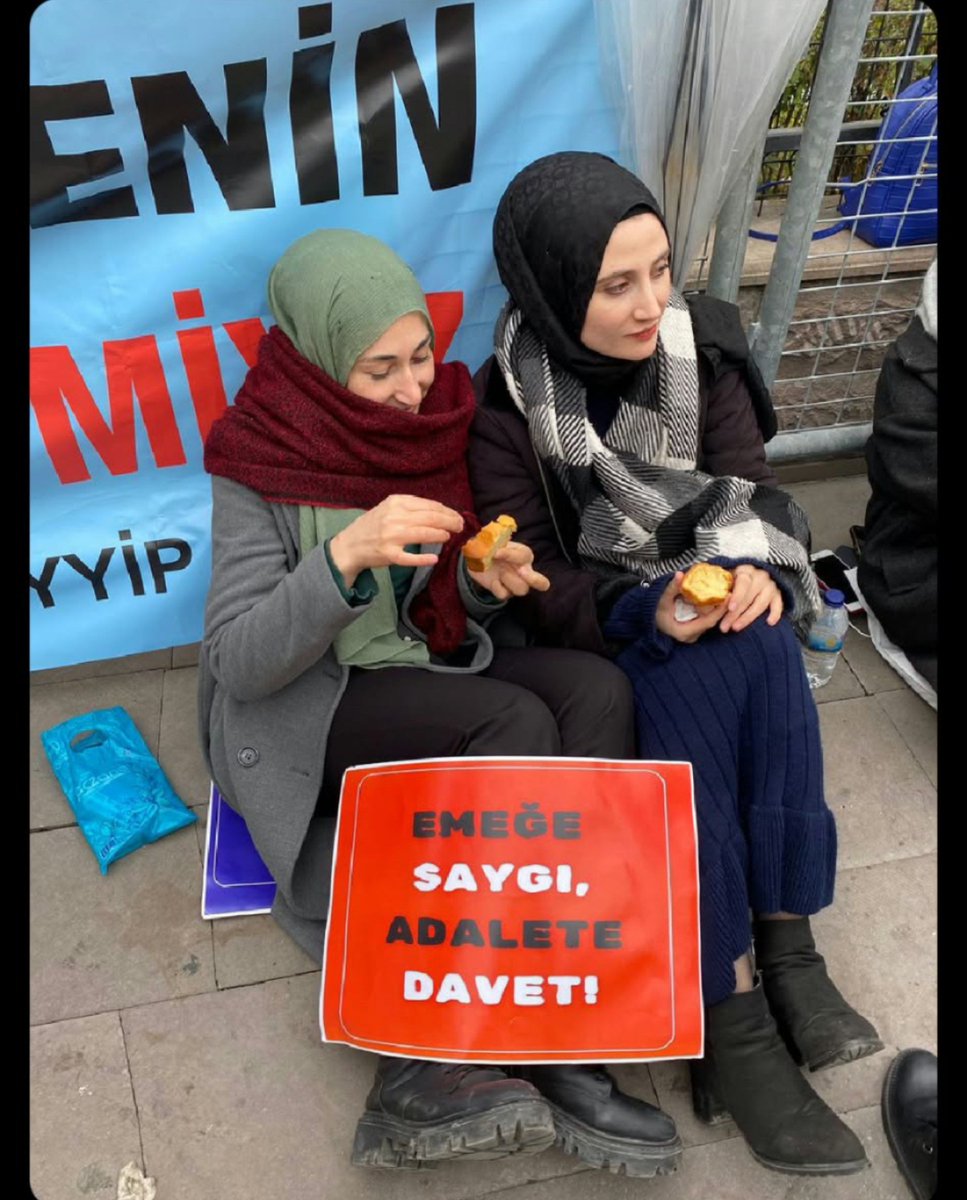 Sulay_Krkc's tweet photo. Bu adaletsizliğin bir şekilde çözülmesi için ne bedeller ödedik. Günlerce Ankara’nın soğuk kaldırımlarında oturduk, kavurucu sıcaklarda saatlerce bekledik. Açlık grevine girdik, biber gazı yedik, yorulduk ama vazgeçmedik
Bunca bedelin sonunda  dileğimiz hakkımızın teslim edilmesi https://t.co/os4znlPRth
