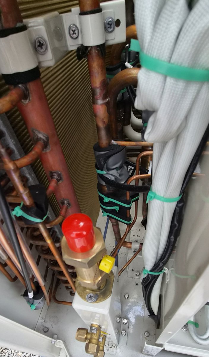 Michl_Technik's tweet photo. #wärmepumpe #wärmepumpen #heatpump #heatpumps #airconditioner #heatpumprepair #fertighaus #massivhaus #hausbau #love #ish #travel #sport #michl #solar #reisen #hvaclove #look #food #hvacinstall #girl #bestoftheday #solar #photovoltaik #heating #natur #altbausanierung #hvac https://t.co/o7uDY3qS6F