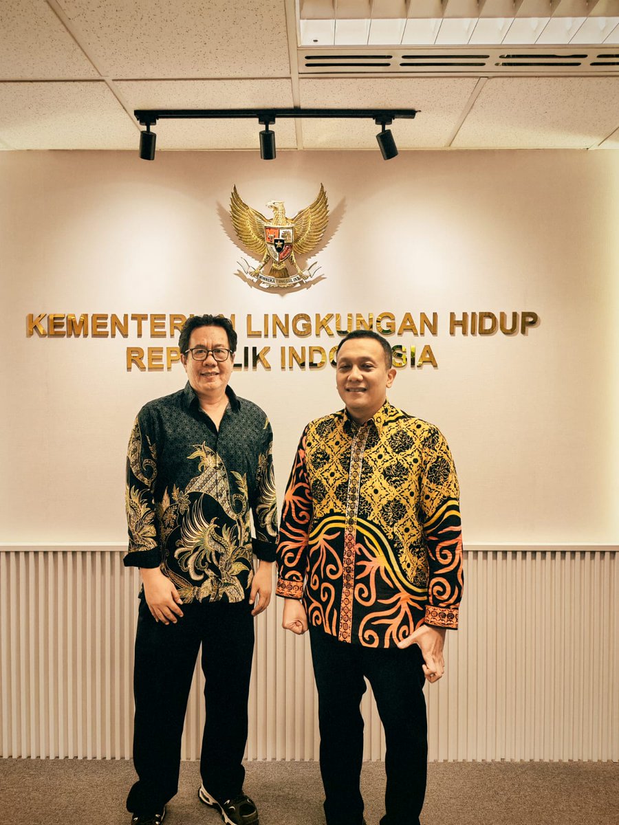 Ahi_Yuen's tweet photo. Audiensi DPP DAG kepada Wamen LH masbos @dHendropriyono terkait keterlibatan DAG dalam sosialisasi pemilahan sampah ke warga

Terima kasih masbos untuk waktunya🙏🤙🔥

#DAG #masbos #diazhendropriyono #wamenlingkunganhidup https://t.co/NkKeeO8YOA