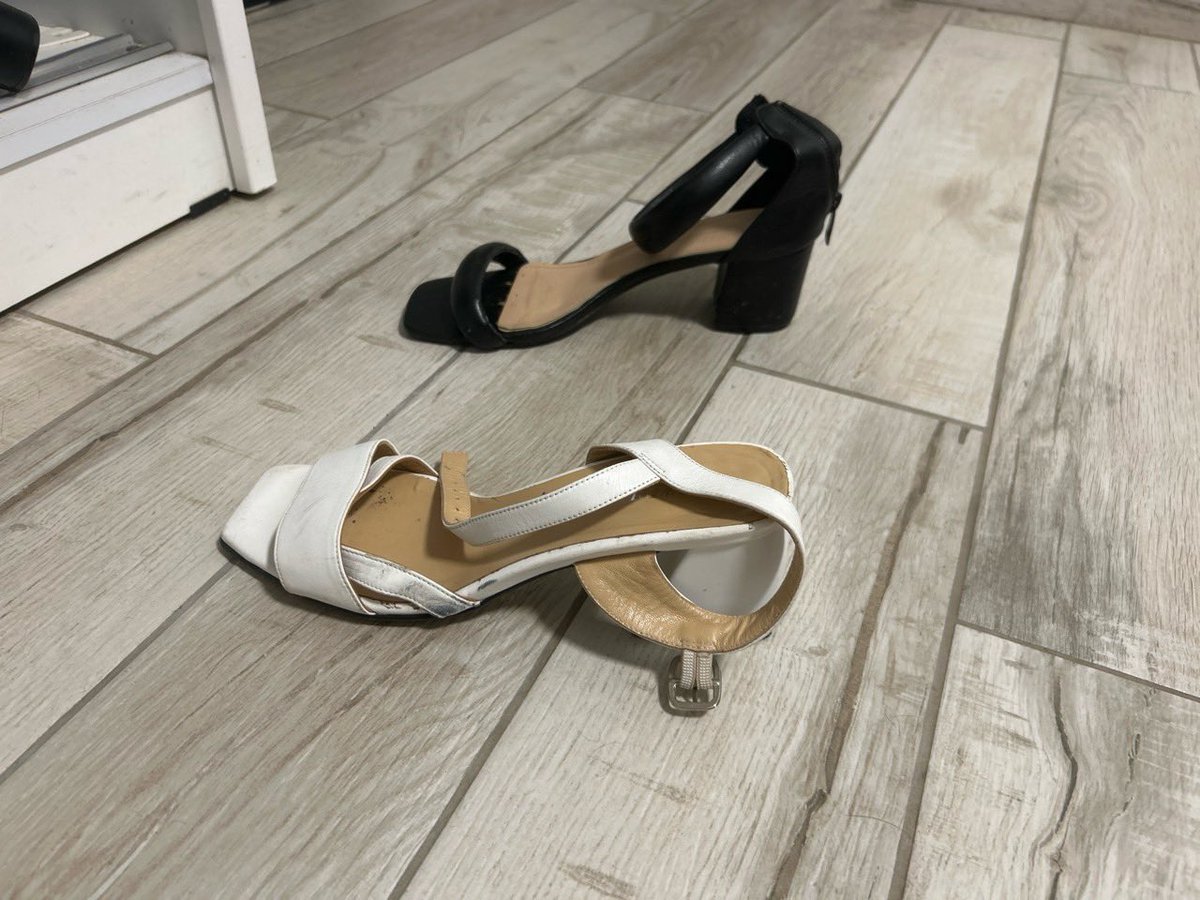 QueenLuna1997's tweet photo. @rt_feet Selling them 😍 https://t.co/AbzUuputS0