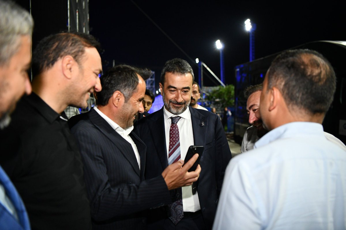 AkpartiAnkara's tweet photo. 📍 Başkent Millet Bahçesi

İl Başkanımız Sayın @hakanhanozcan, 14 Ağustos Cuma günü Başkent Millet Bahçesi’nde gerçekleştireceğimiz ‘25. Yıl Özel Mitingi’ öncesinde hazırlık çalışmalarını yerinde inceleyerek ekiplerden bilgi aldı.

🇹🇷 14 Ağustos’ta Başkent Millet Bahçesi’nde buluşuyoruz!

Milletimizle Çeyrek Asır,
Türkiye Geleceğe Hazır🇹🇷