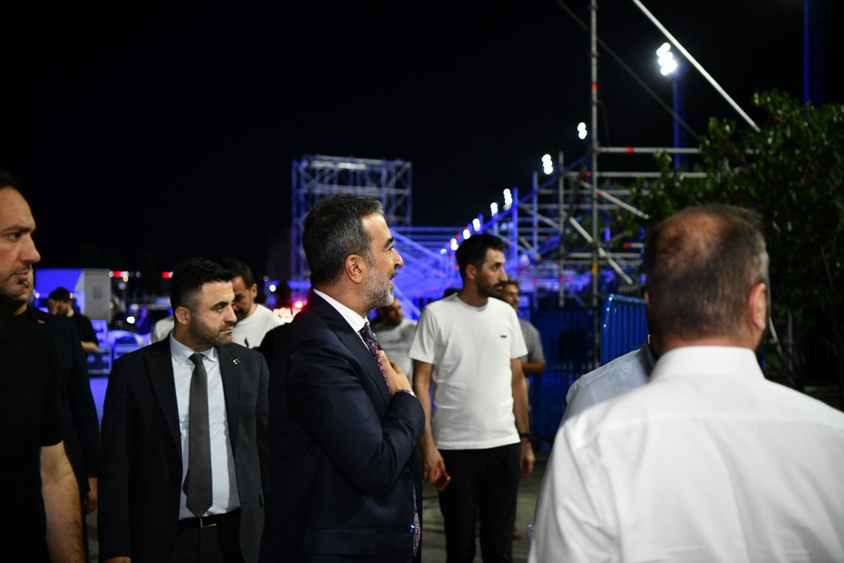 AkpartiAnkara's tweet photo. 📍 Başkent Millet Bahçesi

İl Başkanımız Sayın @hakanhanozcan, 14 Ağustos Cuma günü Başkent Millet Bahçesi’nde gerçekleştireceğimiz ‘25. Yıl Özel Mitingi’ öncesinde hazırlık çalışmalarını yerinde inceleyerek ekiplerden bilgi aldı.

🇹🇷 14 Ağustos’ta Başkent Millet Bahçesi’nde buluşuyoruz!

Milletimizle Çeyrek Asır,
Türkiye Geleceğe Hazır🇹🇷