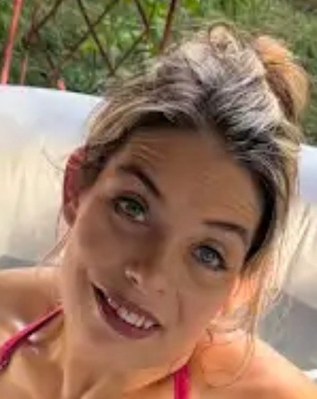 CajLaymanObsrvr's tweet photo. Well kids, it's late summer & Trisha just came back to the internet. So you know what that means. We are once again subject to #3 trying to force out that clavicle & look alive.
And most importantly, compete with Trisha. In a kiddie pool. In her yard. It couldn't wait.
#methy https://t.co/6gQY2nnZcb
