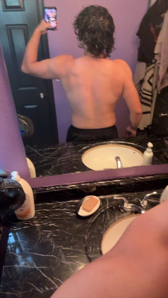 goondocks4k's tweet photo. My back just missing some ink and some scratch marks fr #denver #colorado https://t.co/iScshHk0nL