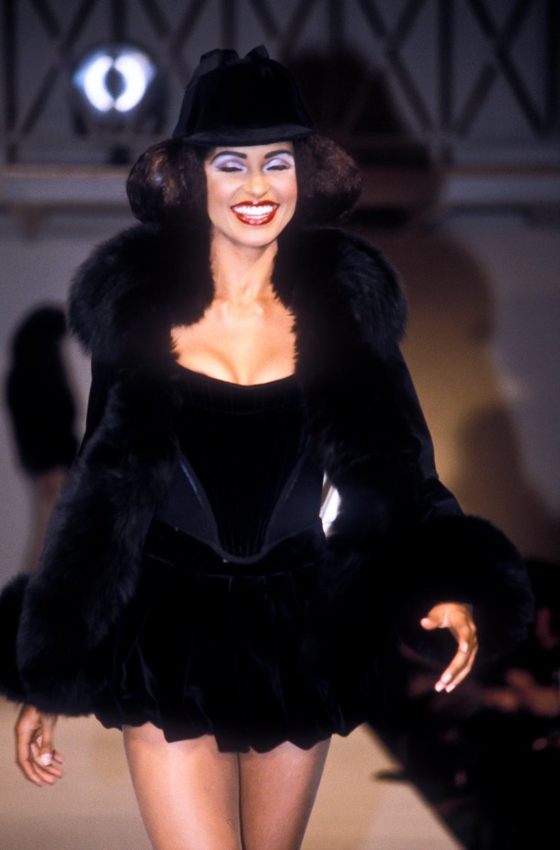 _ArchiveFashion's tweet photo. Vivienne Westwood F/W 1991 https://t.co/QrCkIIXp3J