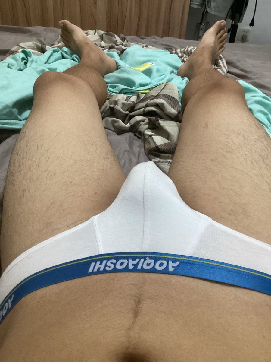 Lucachishenme's tweet photo. 慢慢脱掉白内裤嘿嘿 #内裤 #内裤控 #三角裤 #男大 #Gay https://t.co/8yOHHpawsQ