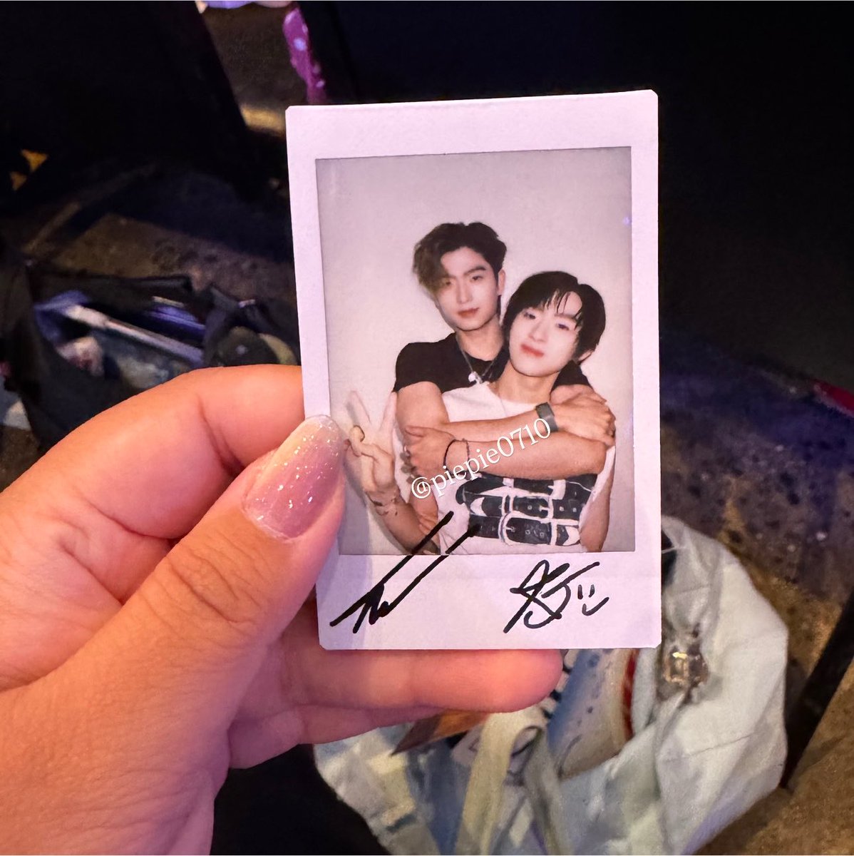 piepie0710's tweet photo. btw i won the cutest thomaskong polaroid the other day im gonna cherish this for the rest of my fucking life 😭❤️

#DMDinUSAxTMK https://t.co/yWZvj1O02h