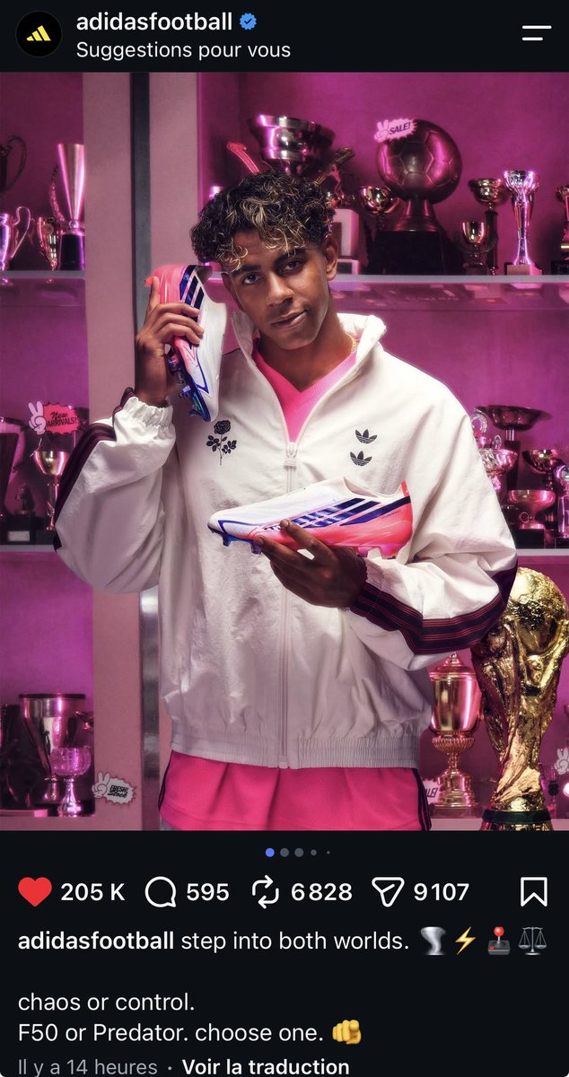Mixkhansoji's tweet photo. HE IS SO CUTE IN THIS PICTURE 😭😭 HE LOOKS SO GOOD WITH PINK https://t.co/pqcJNqboEh
