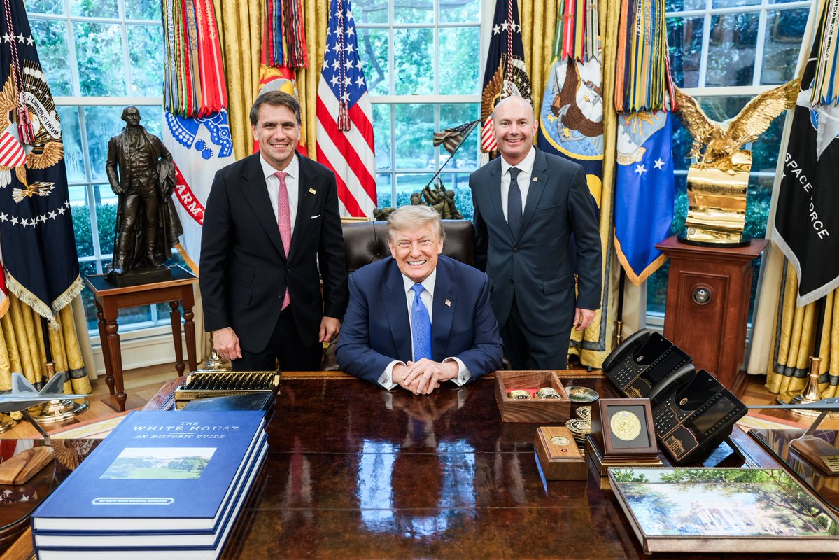 BasedMikeLee's tweet photo. It was an honor to be in the Oval Office today when @AGToddBlanche was sworn in as Attorney General of the United States. 

He serves our country exceptionally well.

The Department of Justice will thrive under his leadership. https://t.co/nBzHVERbjY