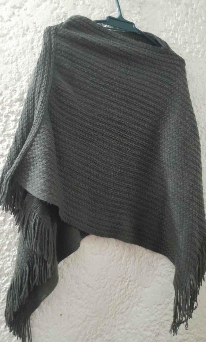 tatiigarzab's tweet photo. Les dejo fotos a modo de ejemplos, tengo cientos de prendas como estas y puedo armar lotes de jeans con el talle que pidan también ❤️ https://t.co/AxjyDeXQLA