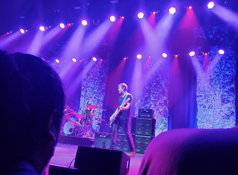 KeanuRevee41994's tweet photo. Grateful for every stage, every song, and every person who continues to support Dogstar. 🙏 https://t.co/CscscQGmT5