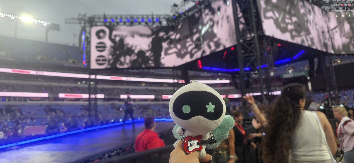 Jiniya1204's tweet photo. Rain and thunder finally stopped and they let everyone in for the show! The concert will start as scheduled. What a day it’s been for me so far😅 I flew into Washington DC at 6:30 am on a redeye flight, went to a work meeting at 9am, finished the meeting at 1pm, rushed to M&T Stadium only to find the sc is canceled due to unforseen weather conditions.

I just hope it ends with a happily ever after nite, enjoying another amazing stage in Baltimore!
#방탄소년단진