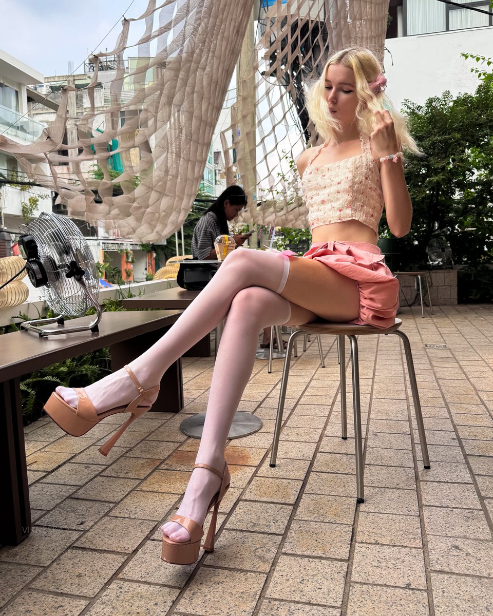 vikneska's tweet photo. 1, 2, 3 or 4? 🌸⭐️✨ https://t.co/wZmycu942b