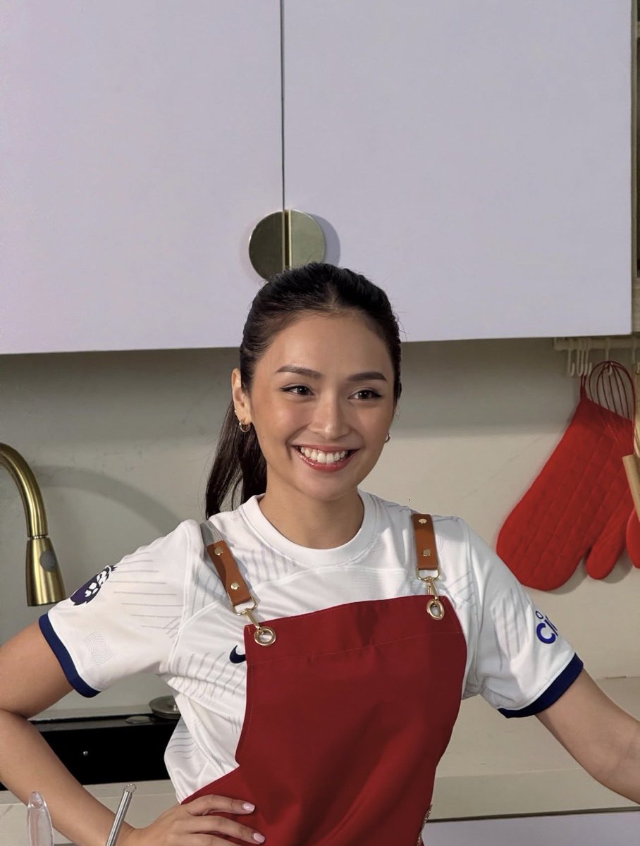 OfficialKBB's tweet photo. Just Kath, enjoying the little things. 🥰🧁

#KathrynBernardo https://t.co/cpRZ9N3kwp