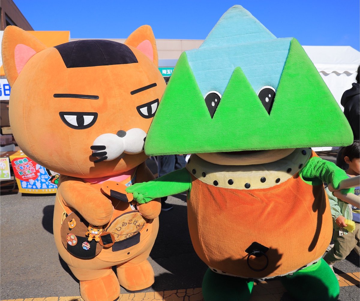 sokanyan222's tweet photo. おはよニャン⛰️ฅ(ↀᴥↀ)ฅ🍘
今日は #山の日 ニャンね⛰️

山の日ということでブコーさん🥁とツーショットをお届けニャ📷✨
いつか武甲山🏔️見に行ってみたいニャン✨そのときはブコーさんよろしくニャン！！

台風に気をつけて素敵な1日になりますようにニャンฅ(ↀᴥↀ)ฅ🍘

#ブコーさん
#そうかニャン https://t.co/KRNeqTT6y1