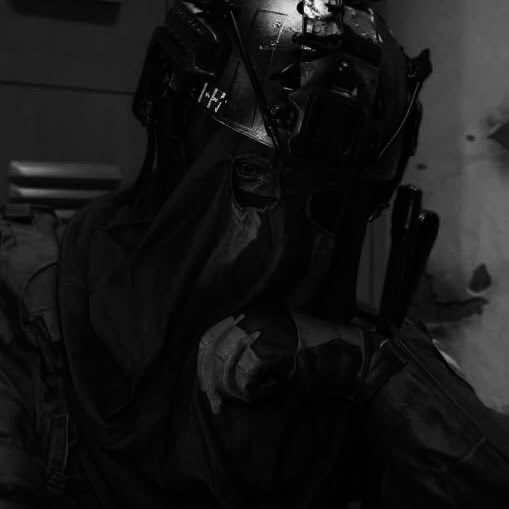 h0tchn3r's tweet photo. masked man who is over 6 and a half feet tall, where are you? https://t.co/b6yez7Jyrv