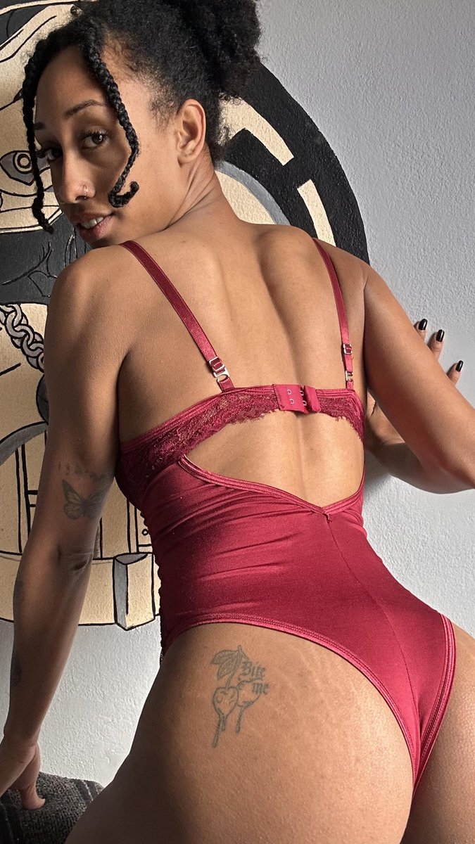 RIghtk0_v4's tweet photo. I absolutely love dad bods, but do men love midget bods like me the same way? https://t.co/b3GVQkNzeQ