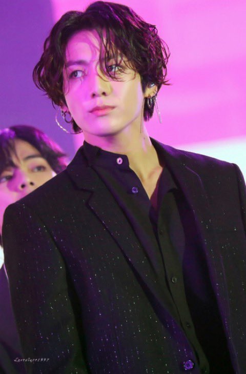 mysqd5's tweet photo. Jungkook performs on stage, 7 years ago today. https://t.co/MsTL3ikHJ5