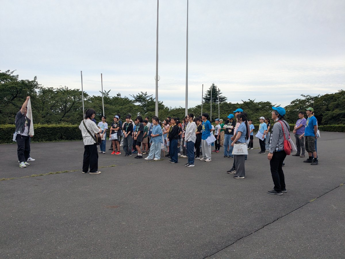 koshi_friends's tweet photo. 3日目の朝です。
赤城は気温22.3℃、WBGT19.2。涼しい朝です。風が吹いています。

ラジオ体操をし、テーマソングを歌い、これからの活動をがんばろう！と声を出しました。
眠い子もいますが元気な表情です！

#ジュニアリーダー #子ども会 https://t.co/q7AvzvqboD