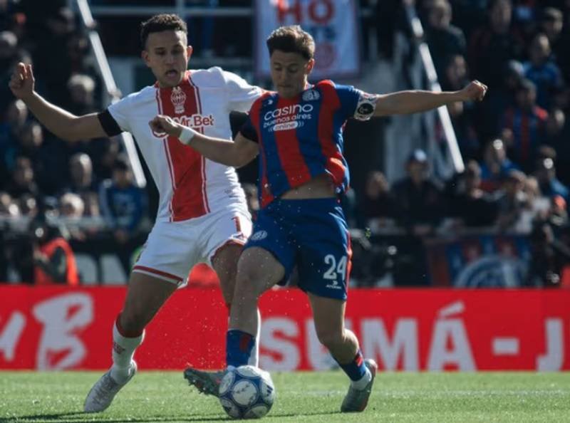 M24digital's tweet photo. Huracán derrotó 2-0 a San Lorenzo en el Nuevo Gasómetro con un doblete de Jordy Caicedo. El clásico terminó con Orlando Gill expulsado tras un tumulto provocado por el festejo del segundo gol.
https://t.co/faOiZ2rYqw https://t.co/pW4qNIPD06