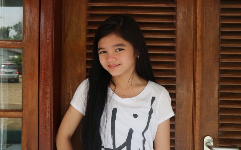 rhmamncs's tweet photo. Ada yang suka nonton dunia terbalik?

Masih inget gak febri alias yafi tessa ini yang berperan sebagai anaknya om akum ini sekarang dia udah punya anak.

Di sinetron dia berperan sebagai anak, sekarang in rl dia berperan sebagai ibu. Yafi ini kelahiran 2005 guys nikah pada bulan januari tahun ini.

kalian yang lahir diatas dia apa kabar?😭