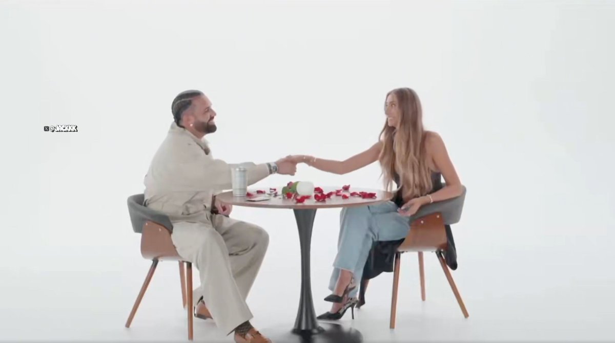 NocheSinRostroX's tweet photo. DRAKE RECHAZO A LILY PHILIPS 

Usalo para tu vida, nunca salgas con chicas faciles 

ESTOS SON LOS MEJORES CONSEJOS QUE APRENDI https://t.co/jpjvAiAoMP
