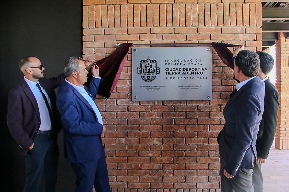 OskarRom's tweet photo. @Le013 @tudimebeto @fantasmasuarez Mms, mineros inauguró una ciudad deportiva con Mikel Arreola de invitado , trae instalaciones de primera división https://t.co/DSCZvEeW8A