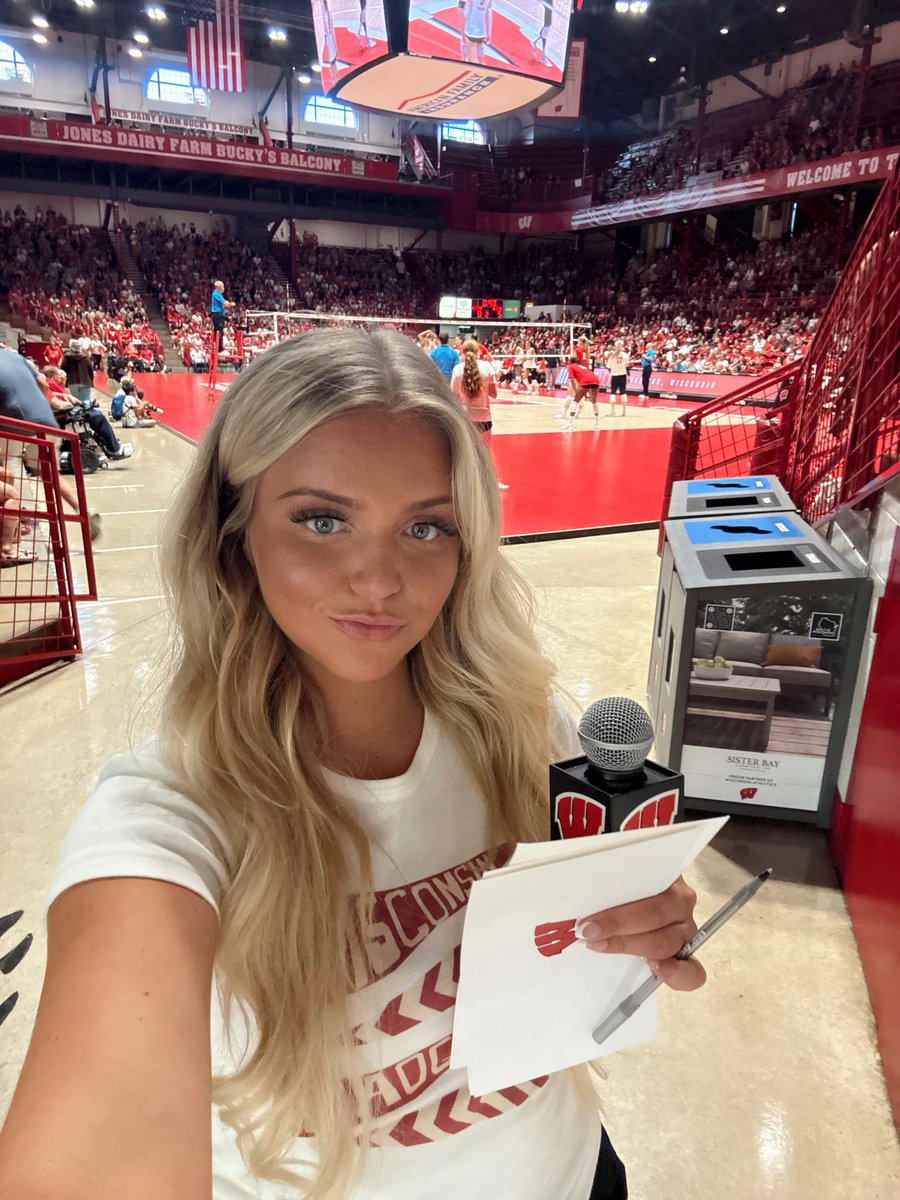 katefoxsports's tweet photo. Hi Badger Fans 🦡 I'm your new in-game host! Here are some things about me - 

1. I'm an ex D3 college vball player! I was a setter @ Edgewood. 

2. I work with Wisco Sports Zone. You can hear me on 96.7/1670 :) 

3. I grew up right down the road in Edgerton, WI.

Can't wait! ❤️ https://t.co/qQWRdXcmdq
