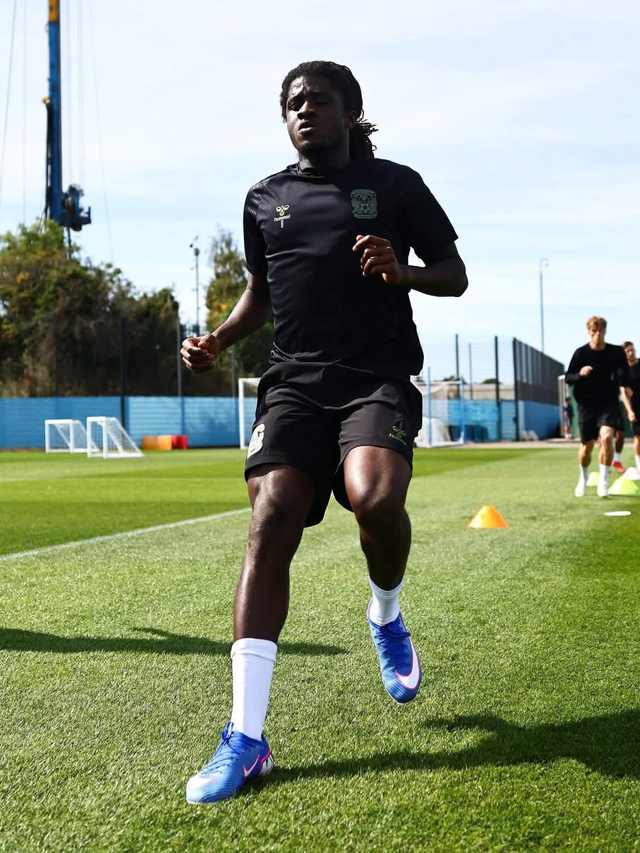 _bravonshem's tweet photo. 🇬🇭 Caleb Yirenkyi begins his journey at Coventry City. https://t.co/Wde42iF3QN