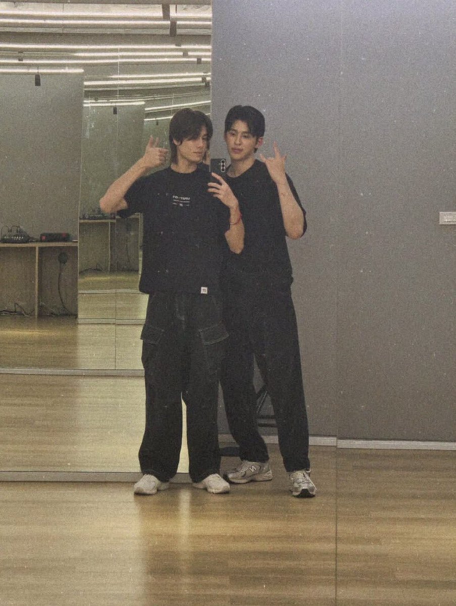 aliffy's tweet photo. ไส้ดิบๆๆๆ “ พอผมยืนระนาบหน้านะไม่เคยมีใครลง เพราะงั้น ผมเลยลงเองเลยครับ” ภูวินไม่ได้กล่าว แต่กูเขิน #PondPhuwin https://t.co/TNHPRe9PH2