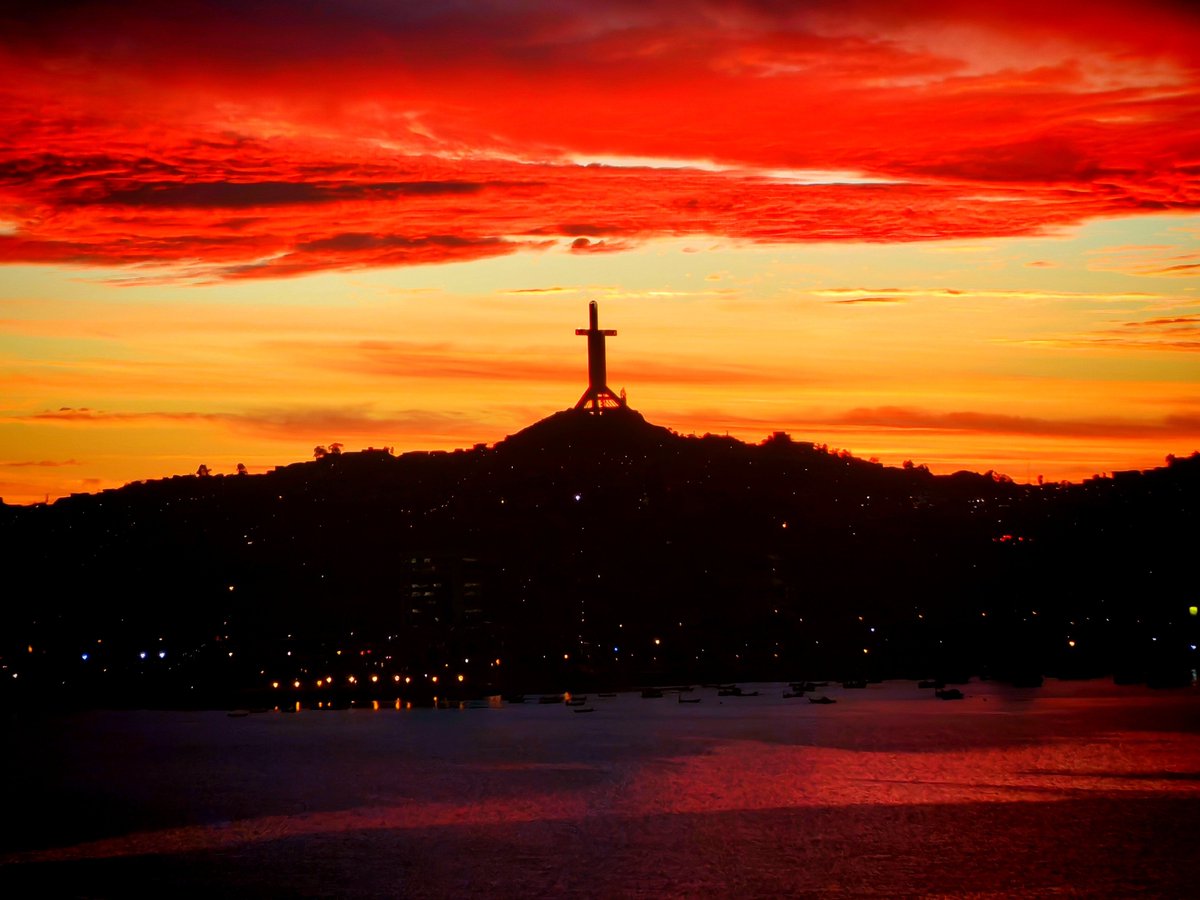 BlogConexiones's tweet photo. Otro atardecer memorable en #LaSerena y #Coquimbo
Hace años no veíamos en invierno tanta variedad de nubes... https://t.co/xCbdUVFWq1