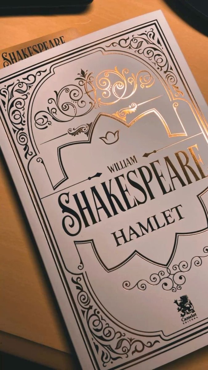 beautipearll's tweet photo. ㅤㅤ♡ ' a mais leitora de hamlet no mundo! https://t.co/a13yJDs4sq